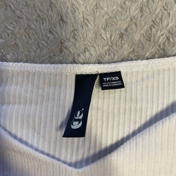 🌿3/$20 • GARAGE • Open shoulder Top - Picture 3 of 3